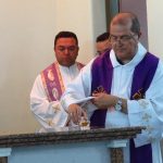 Arcebispo consagra novo altar da capela do Colégio Santa Dorotéia