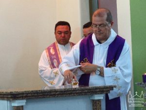 Read more about the article Arcebispo consagra novo altar da capela do Colégio Santa Dorotéia