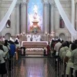 Fiéis participam da missa de fim de ano na Catedral Metropolitana de Manaus