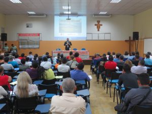 Read more about the article Cáritas Arquidiocesana organiza seminário para debater o direito a moradia e à terra