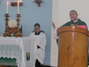 Read more about the article Pe. Alexsandro toma posse como novo capelão militar da Paroquia N. Sra. De Loreto