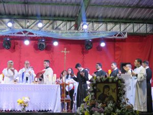 Read more about the article Procissão e missa campal marcam o final dos festejos de Nossa Senhora do Perpétuo Socorro
