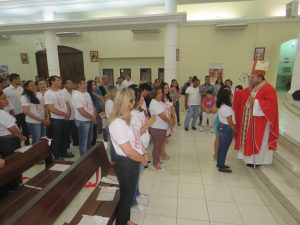 Read more about the article Área Missionária Sagrada Família do Tarumã celebra o Crisma de 40 adultos