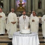 Padres celebram 20 anos de ordenação sacerdotal com missa solene na Catedral de Manaus