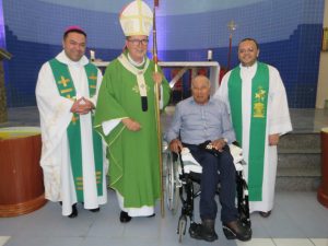 Read more about the article Dom Sergio celebra missa de ação de graças pelos 91 anos de Pe. Pedro Gabriel