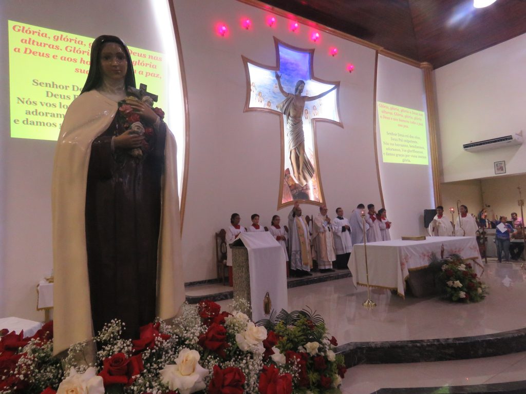 Procissão e Missa encerram os festejos de Santa Teresinha, a santa das  rosas | Arquidiocese de Manaus