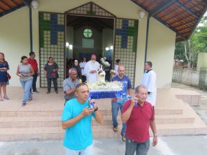 Read more about the article Comunidade Santa Teresa D´Ávila celebra festa da padroeira com procissão e missa