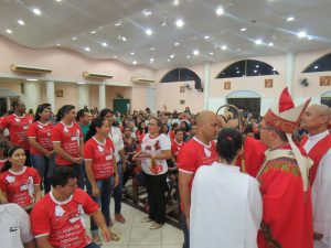 Read more about the article Paróquia São Pedro Apóstolo celebra o crisma de 68 adultos