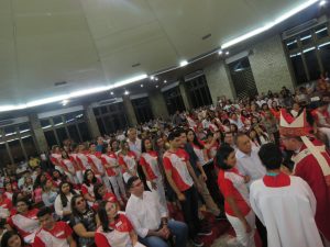 Read more about the article Dom Sergio celebra o Crisma de jovens e adultos da paróquia Dom Bosco