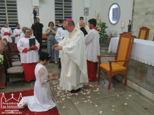 Read more about the article Dom Sergio celebra missa de compromisso definitivo na Comunidade Hallel