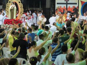 Read more about the article Procissão e missa campal encerram os Festejos de Santa Teresinha, padroeira das missões