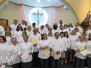 Read more about the article Paróquia Santa Cruz celebra o envio e reenvio de Ministros da Sagrada Comunhão Eucarística, da Palavra e do Culto