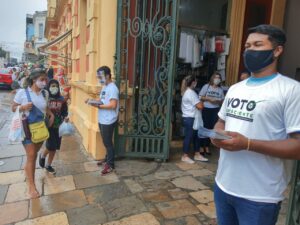 Read more about the article Entidades apresentam campanha ‘Voto Consciente’ à população que transita pelo Mercado Municipal