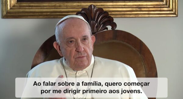 Read more about the article Papa Francisco pede que jovens sigam Maria na escuta