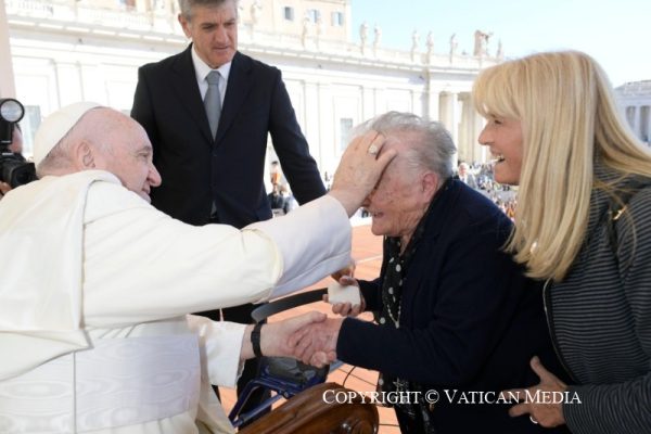 Read more about the article Papa Francisco recorda o Dia Mundial do Alzheimer em audiência geral no vaticano