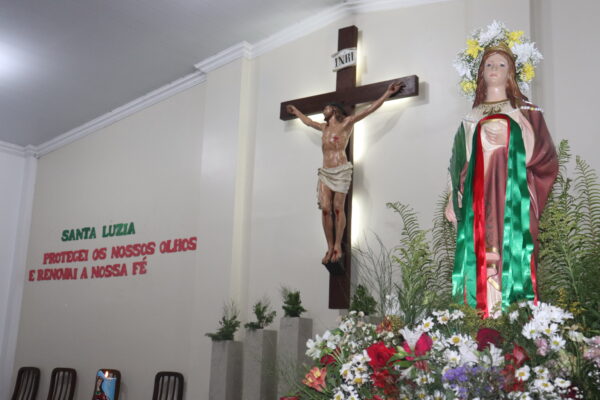 Read more about the article Fiéis festejam Santa Luzia da Matinha com missa, procissão e arraial
