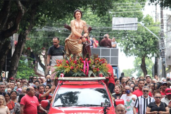 Read more about the article Fiéis celebram o encerramento dos festejos de São Sebastião com procissão e missa campal