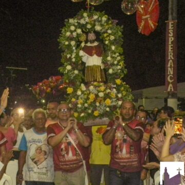 Devotos participam de procissão e missa campal em honra à São Raimundo Nonato