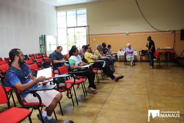Read more about the article Assessores do Congresso Missionário Diocesano participam de formação para refletir sobre animação missionária nos setores da Arquidiocese de Manaus
