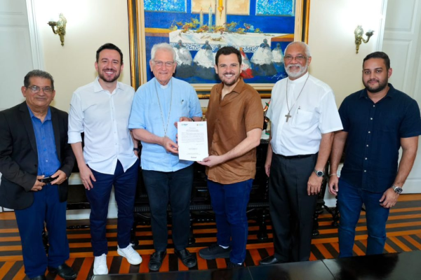 Leia mais sobre o artigo Igreja de Manaus recebe títulos definitivos de 10 imóveis após processo de regularização fundiária