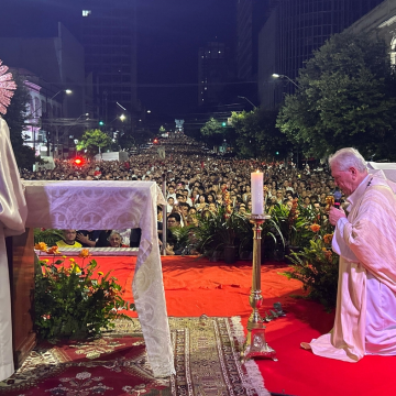 Corpus Christi reúne multidão em manifestação pública de fé e devoção à Eucaristia