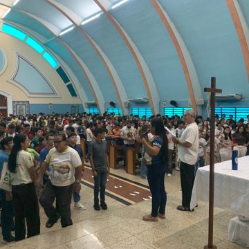 Encontro de Crismandos: Dom Samuel indica o caminho da presença e da escuta por meio do Espírito Santo